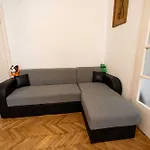 Retro With A Barkyard - Pet Friendly