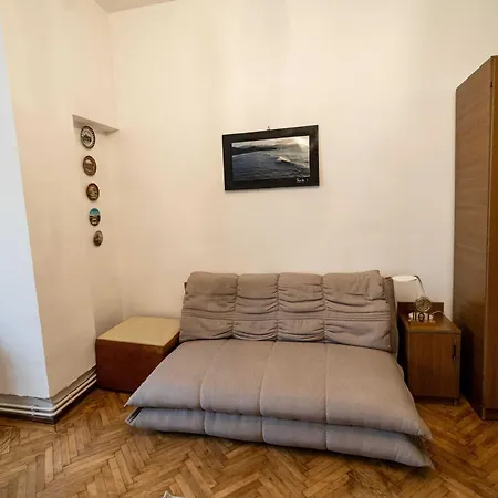 Retro With A Barkyard - Pet Friendly Holiday home