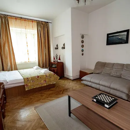 Retro With A Barkyard - Pet Friendly Holiday home *