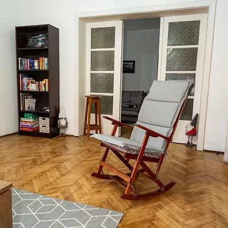 Retro With A Barkyard - Pet Friendly Holiday home