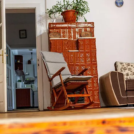 Holiday home Retro With A Barkyard - Pet Friendly *