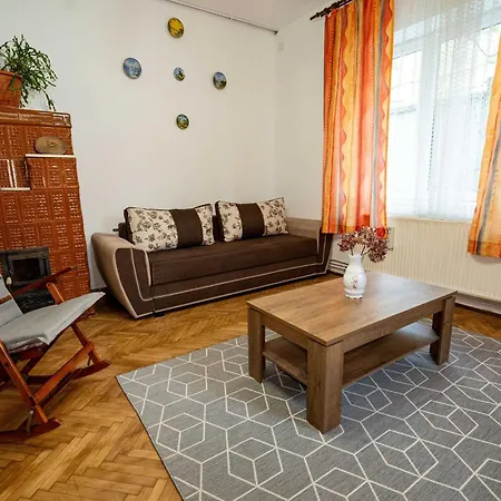 Retro With A Barkyard - Pet Friendly