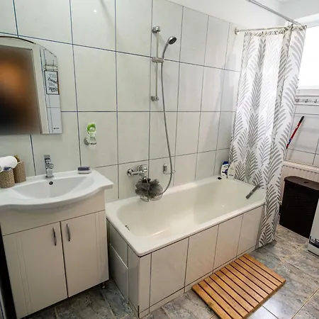 Retro With A Barkyard - Pet Friendly