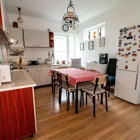 Retro With A Barkyard - Pet Friendly