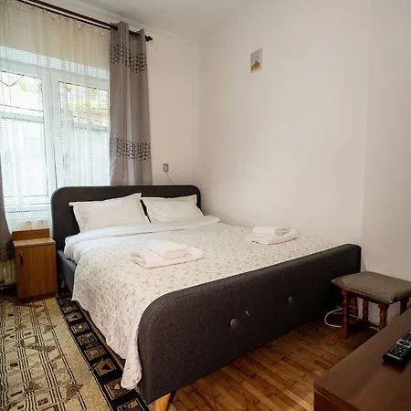 Retro With A Barkyard - Pet Friendly Holiday home *