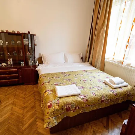 Retro With A Barkyard - Pet Friendly Holiday home *