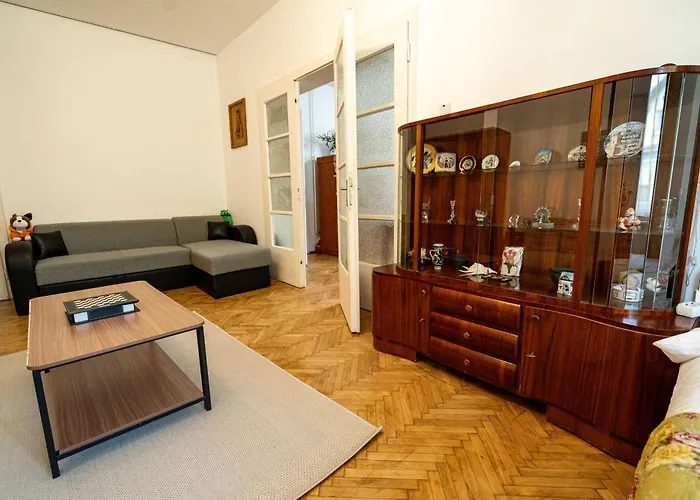 Retro With A Barkyard - Pet Friendly ブラショフ