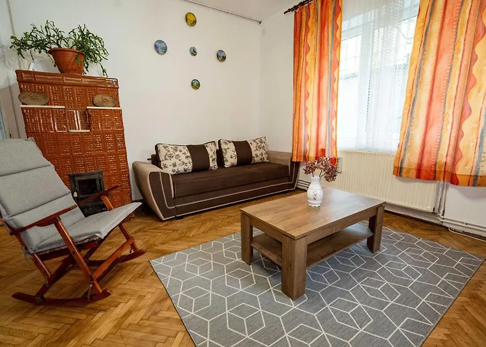 Retro With A Barkyard - Pet Friendly