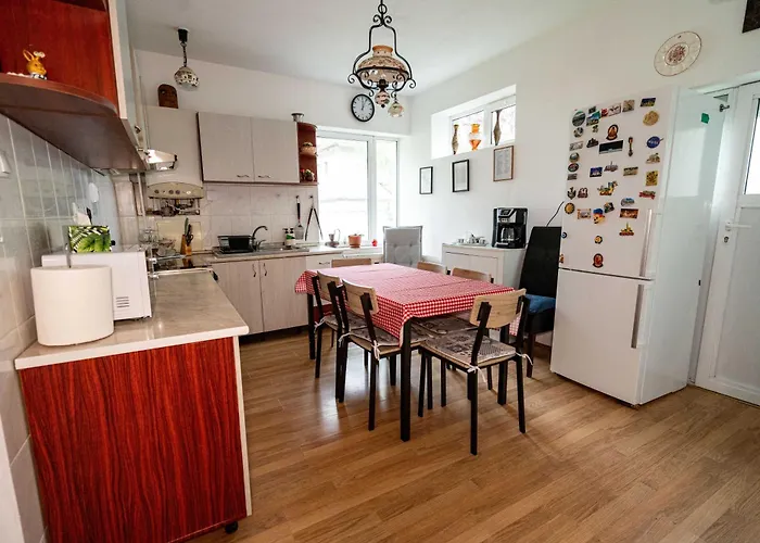 Retro With A Barkyard - Pet Friendly