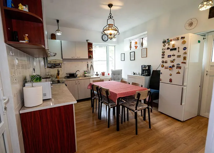 Retro With A Barkyard - Pet Friendly * Μπρασόβ